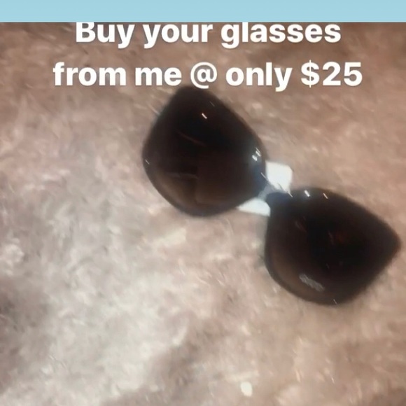 I’m selling Gucci and Versace glasses - Picture 1 of 1